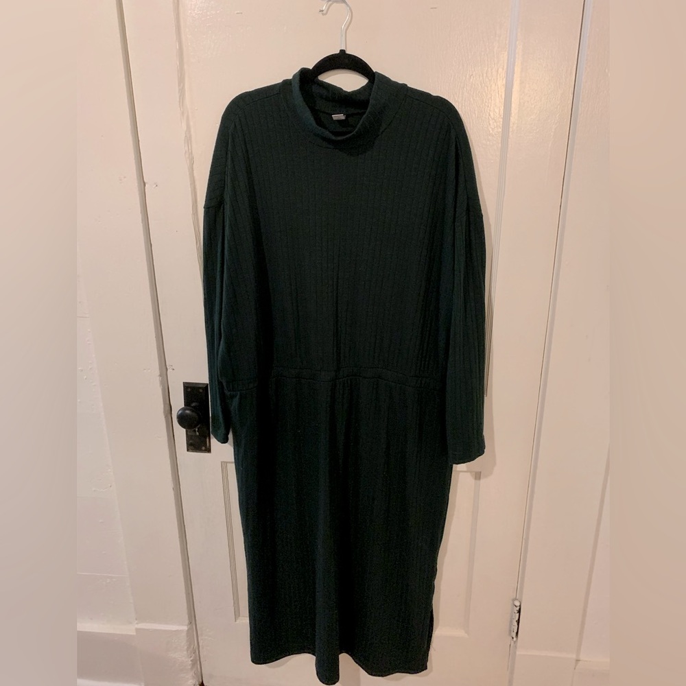 Green Long Sleeve Midi Sweater Dress